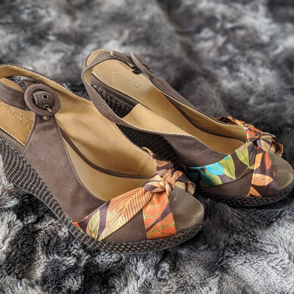 Platform sandals.